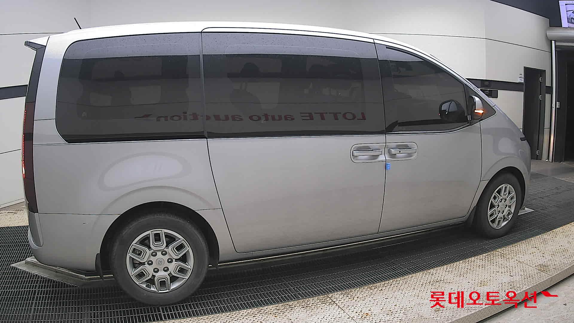 2022 - hyundai staria