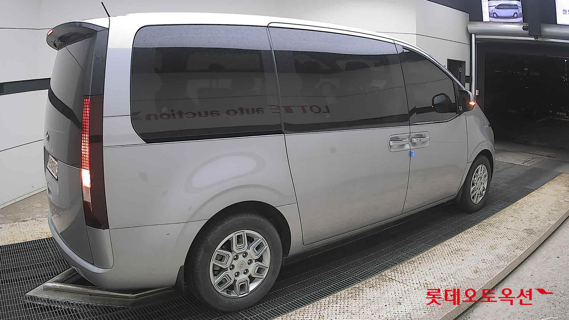2022 - hyundai staria
