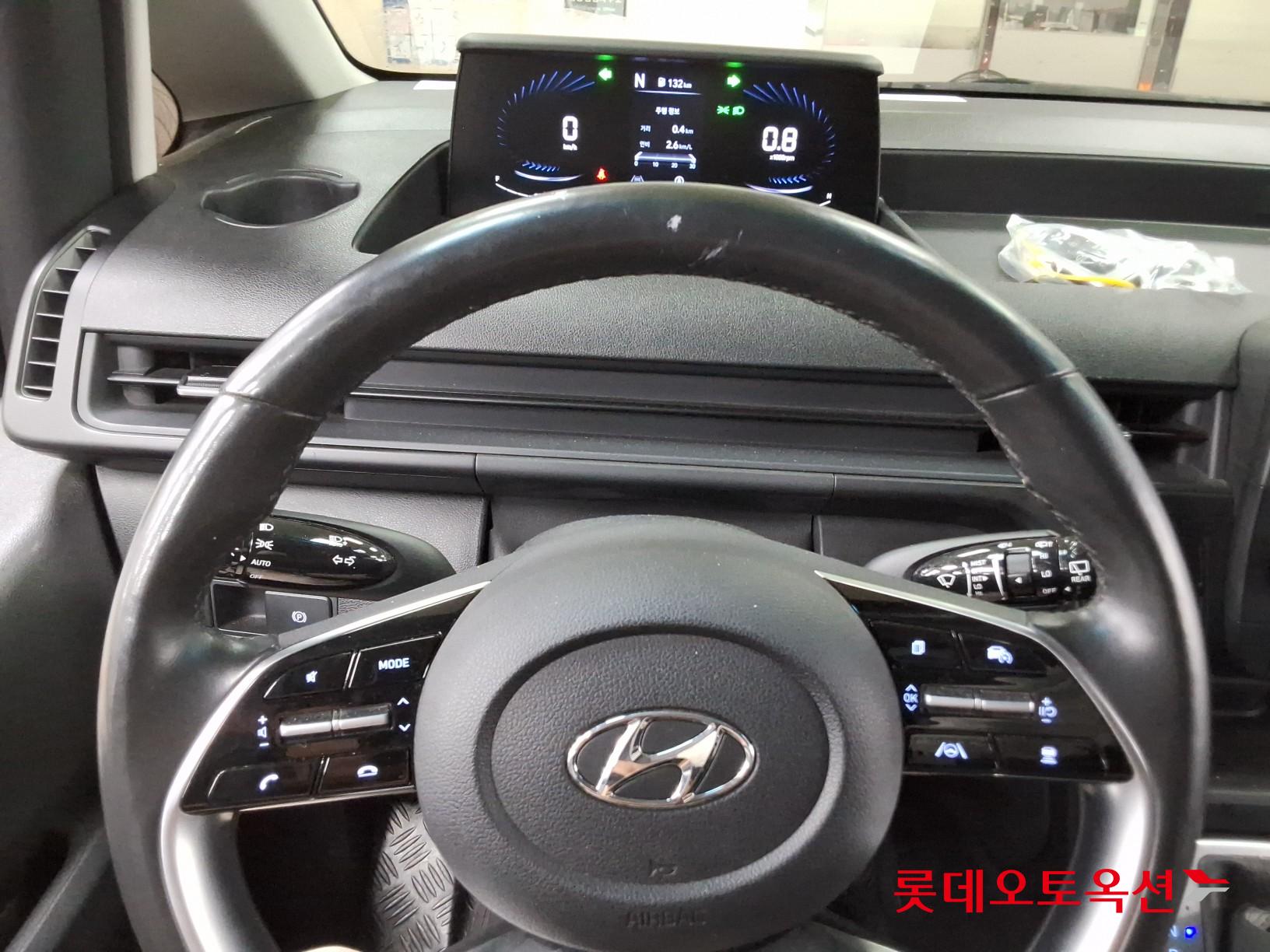 2022 - hyundai staria