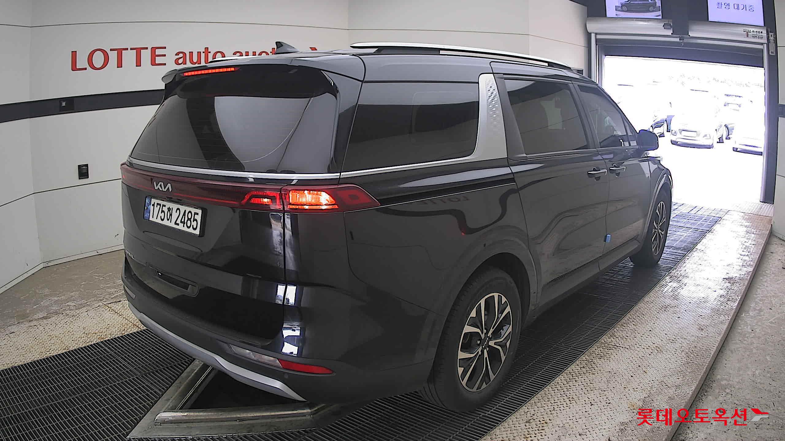 2023 - kia carnival