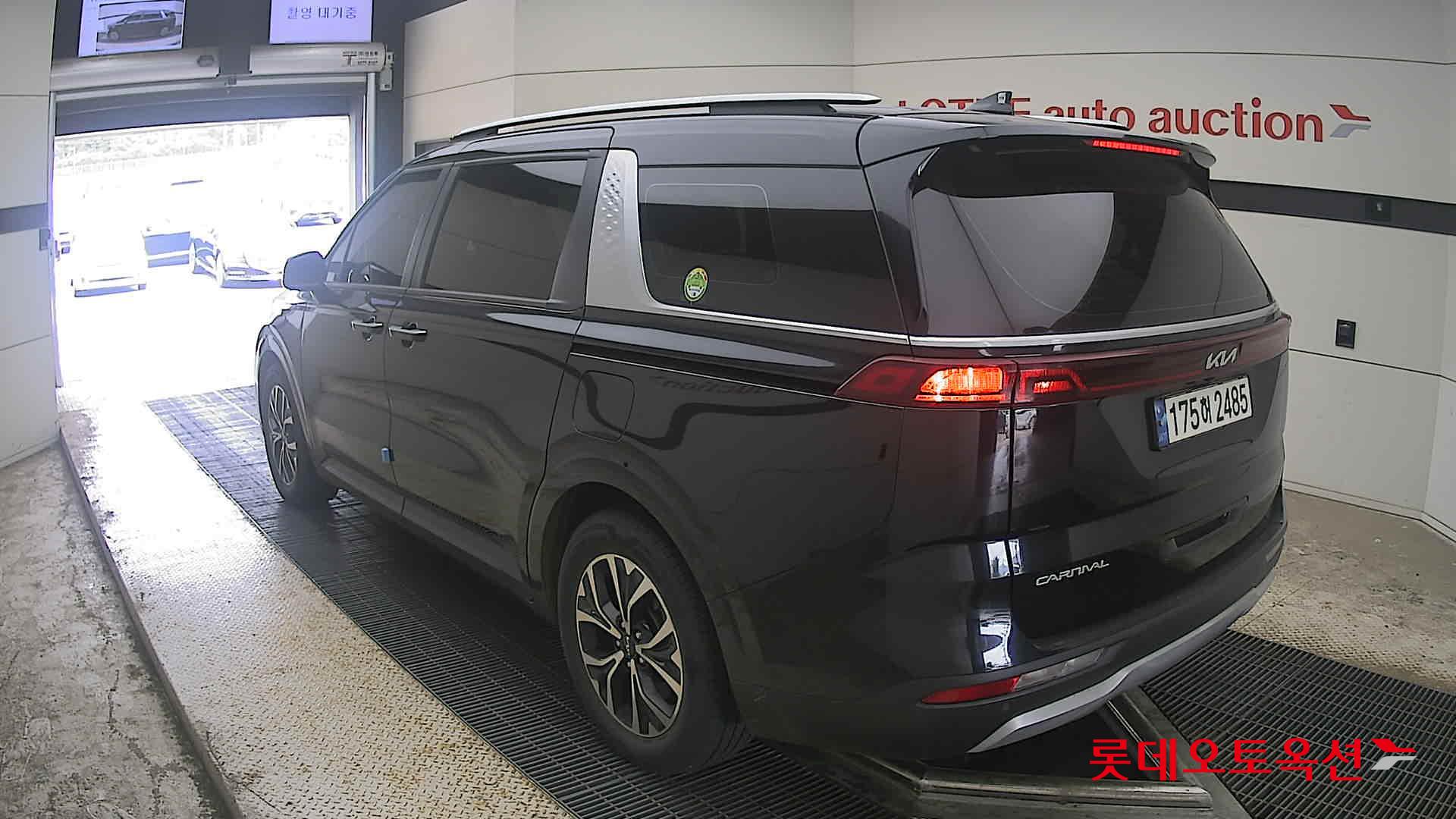 2023 - kia carnival