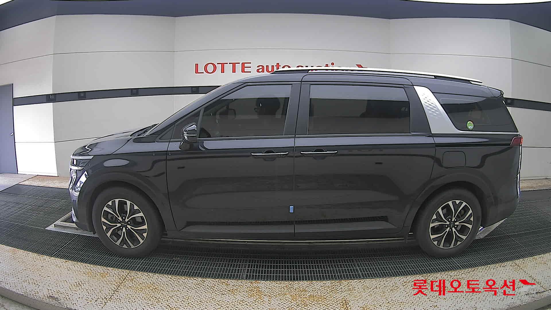 2023 - kia carnival