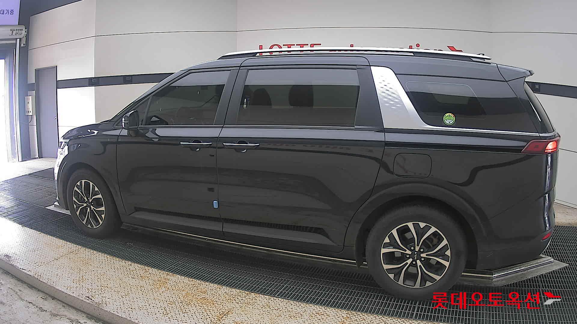 2023 - kia carnival