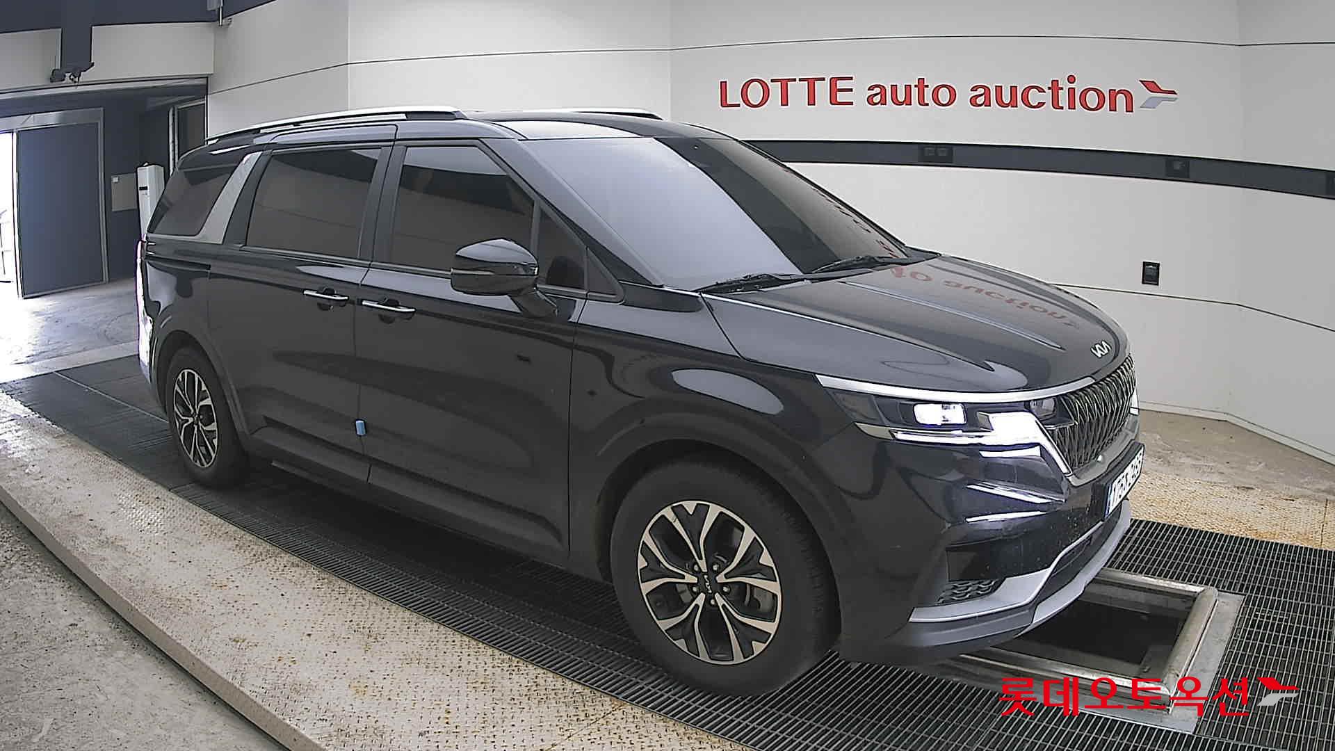 2023 - kia carnival