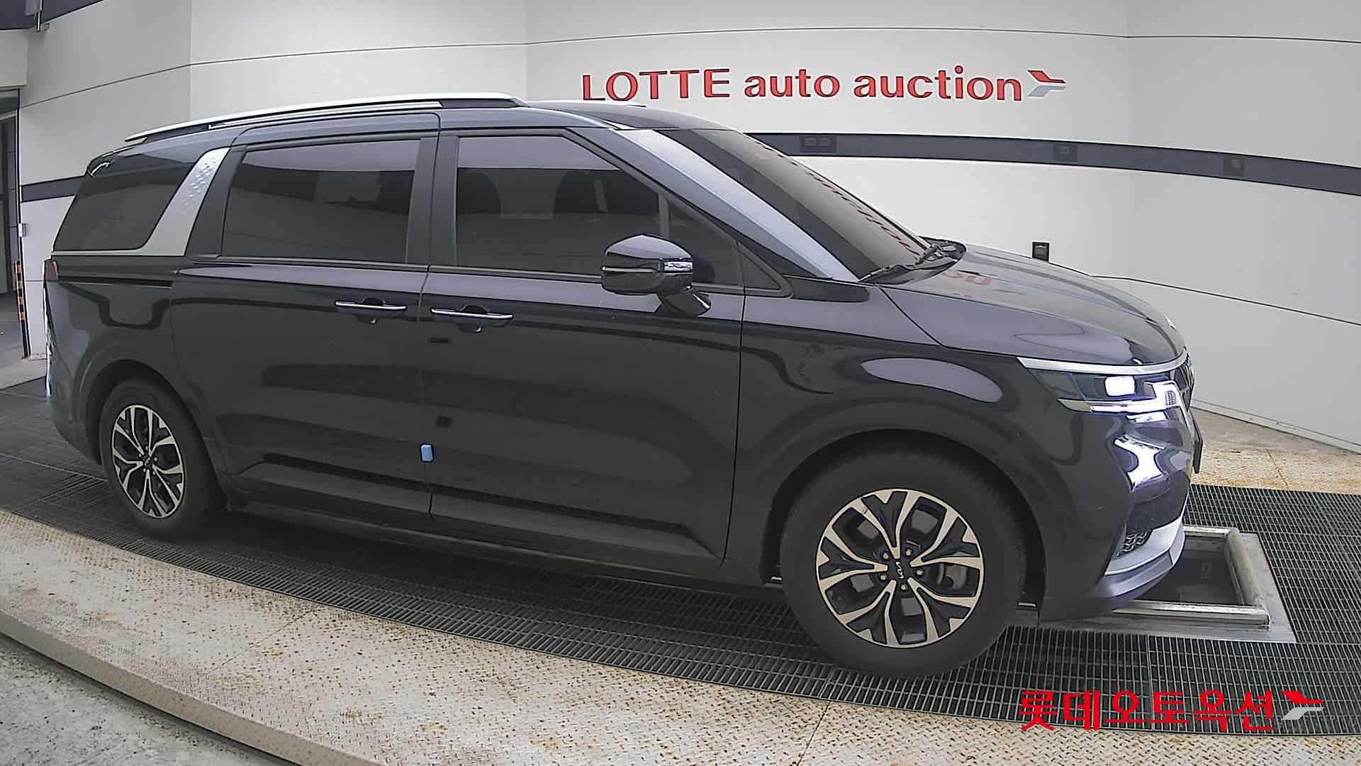 2023 - kia carnival