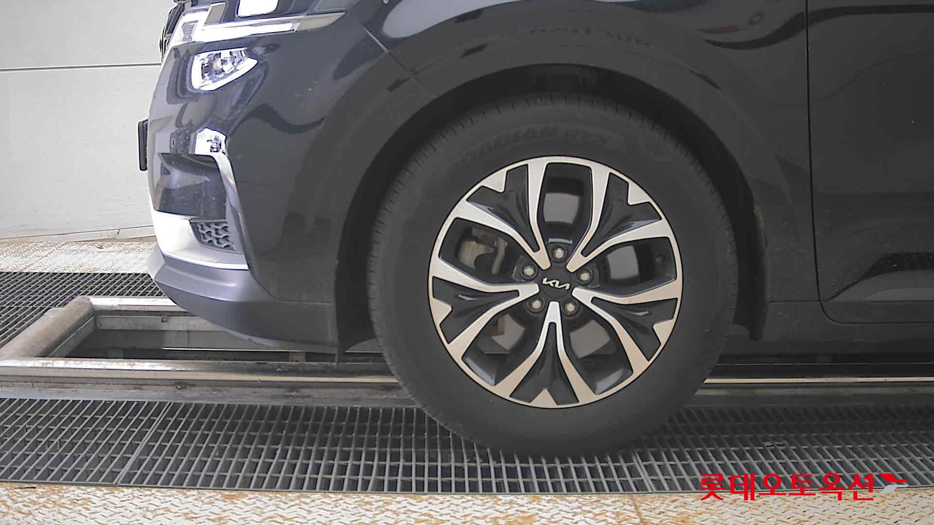 2023 - kia carnival