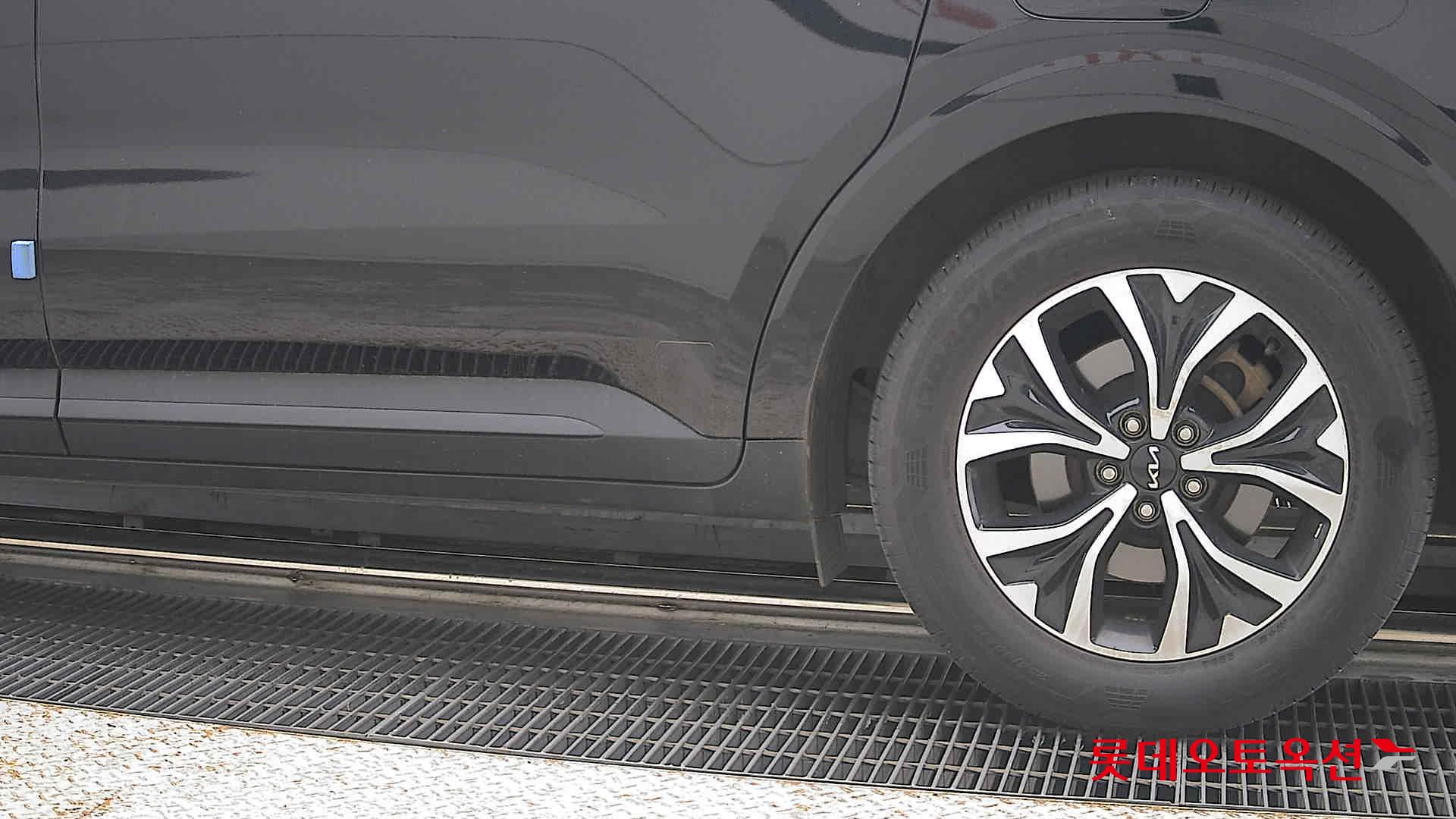 2023 - kia carnival