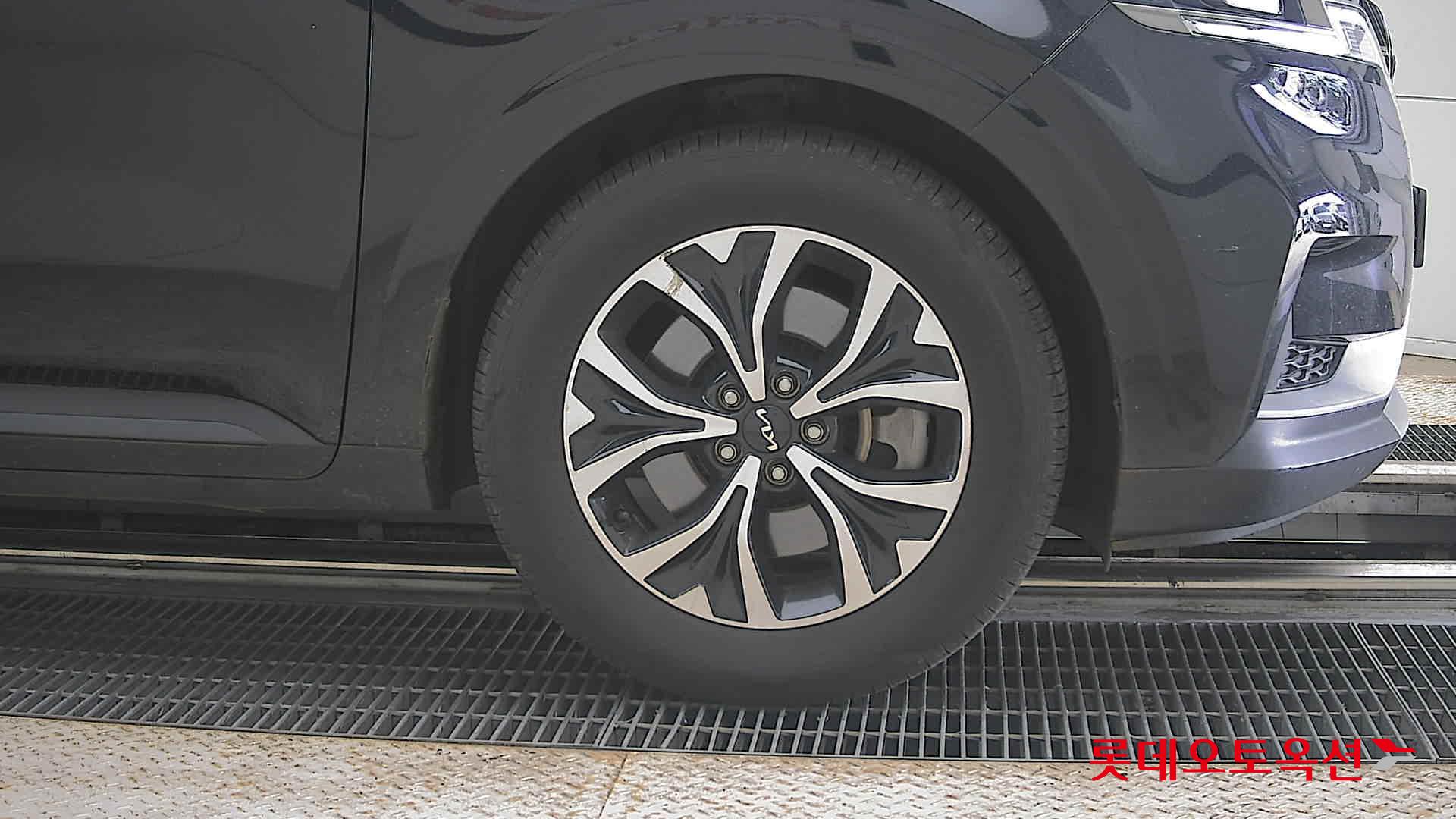 2023 - kia carnival