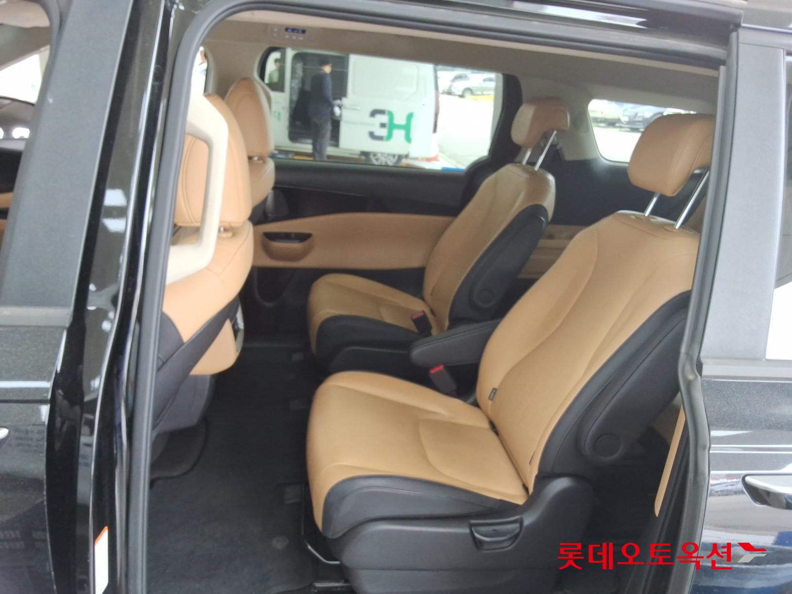 2023 - kia carnival