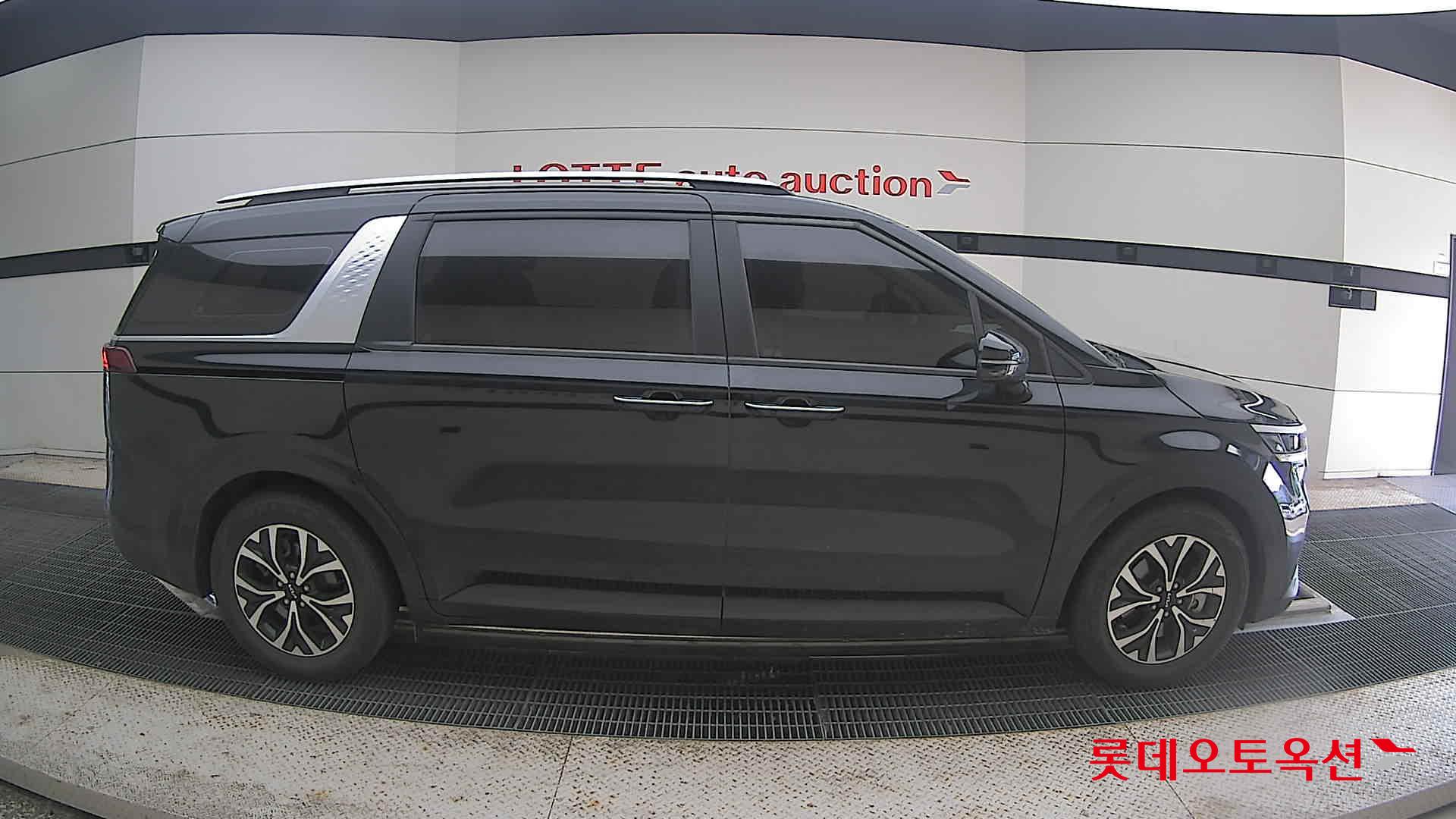2022 - kia carnival
