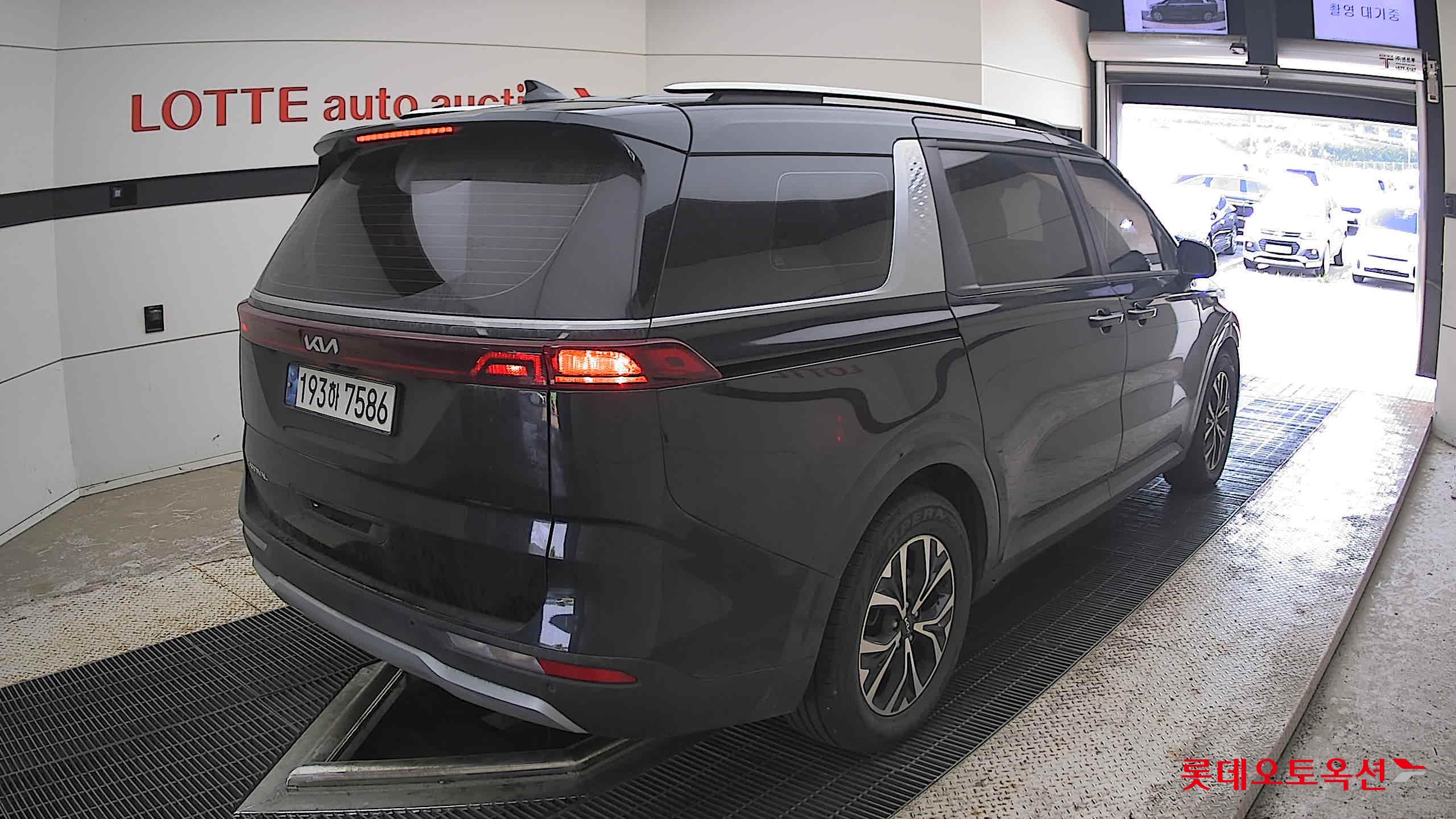 2022 - kia carnival
