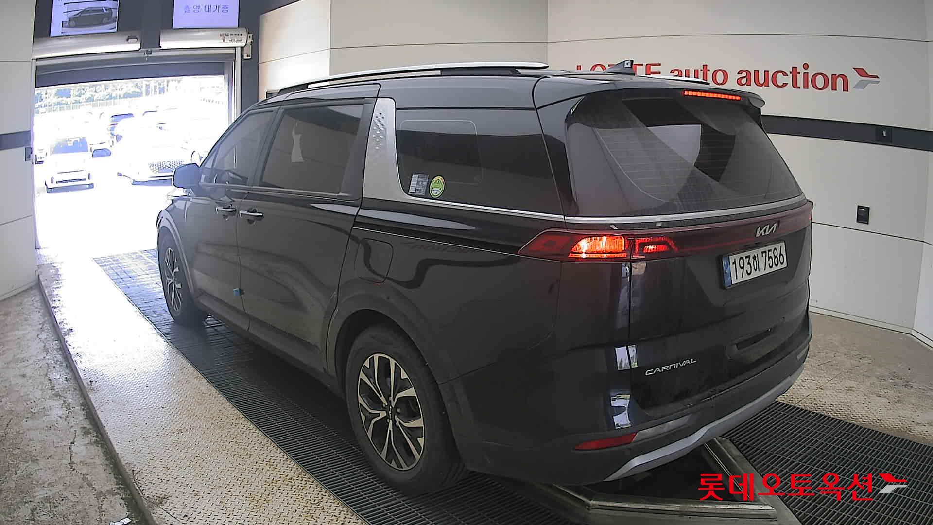 2022 - kia carnival