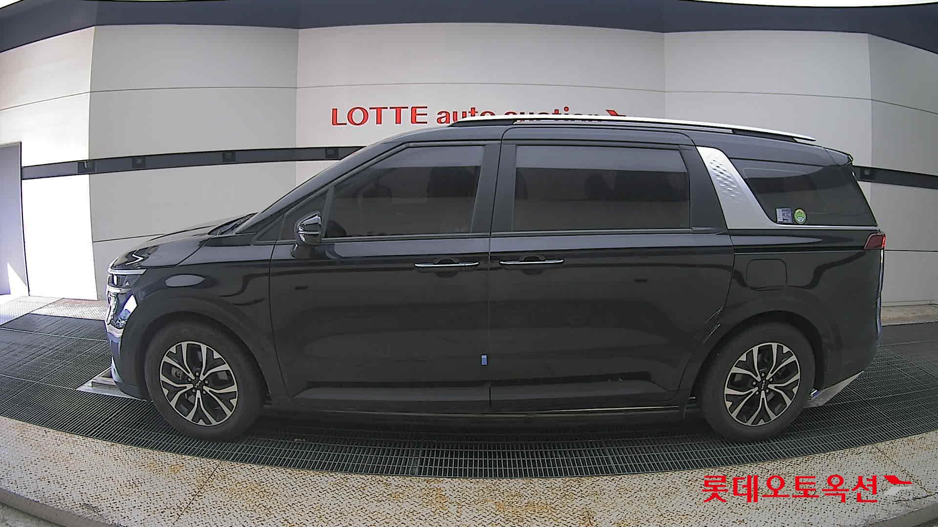 2022 - kia carnival