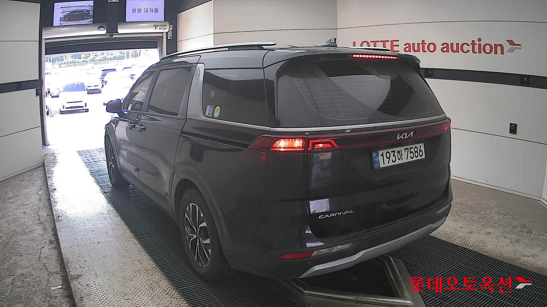 2022 - kia carnival