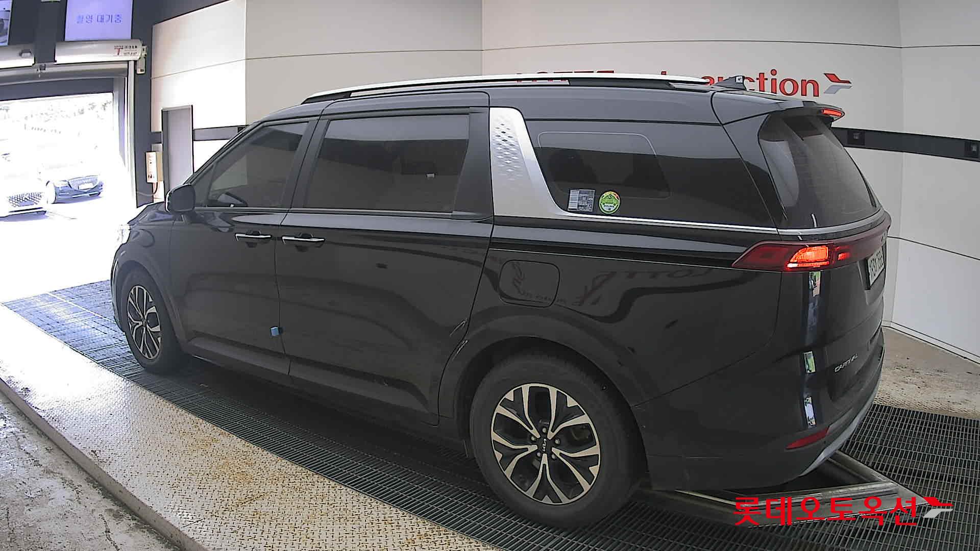 2022 - kia carnival