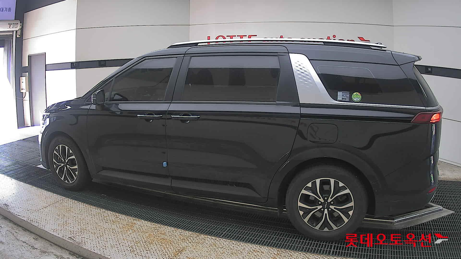 2022 - kia carnival