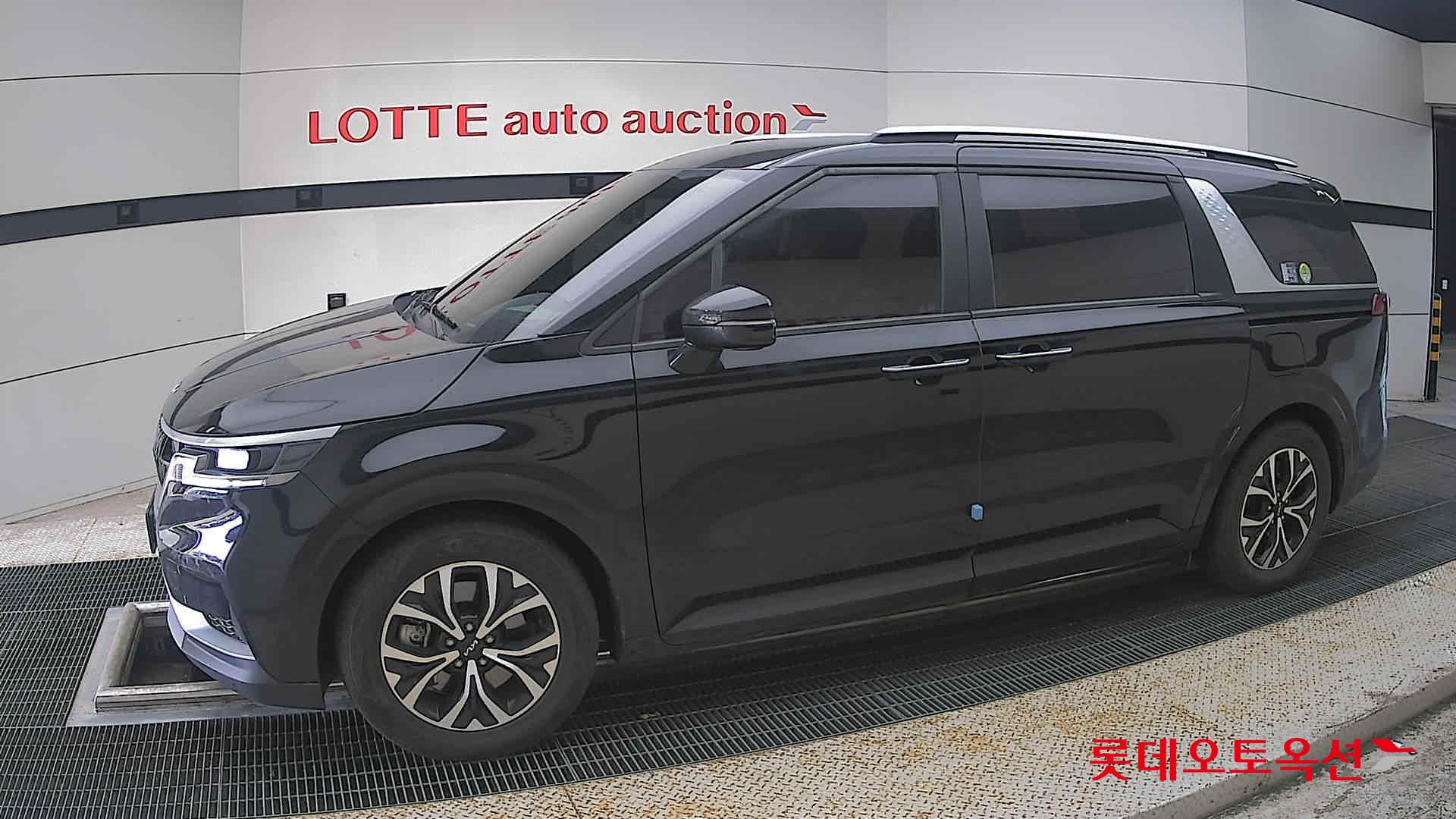 2022 - kia carnival