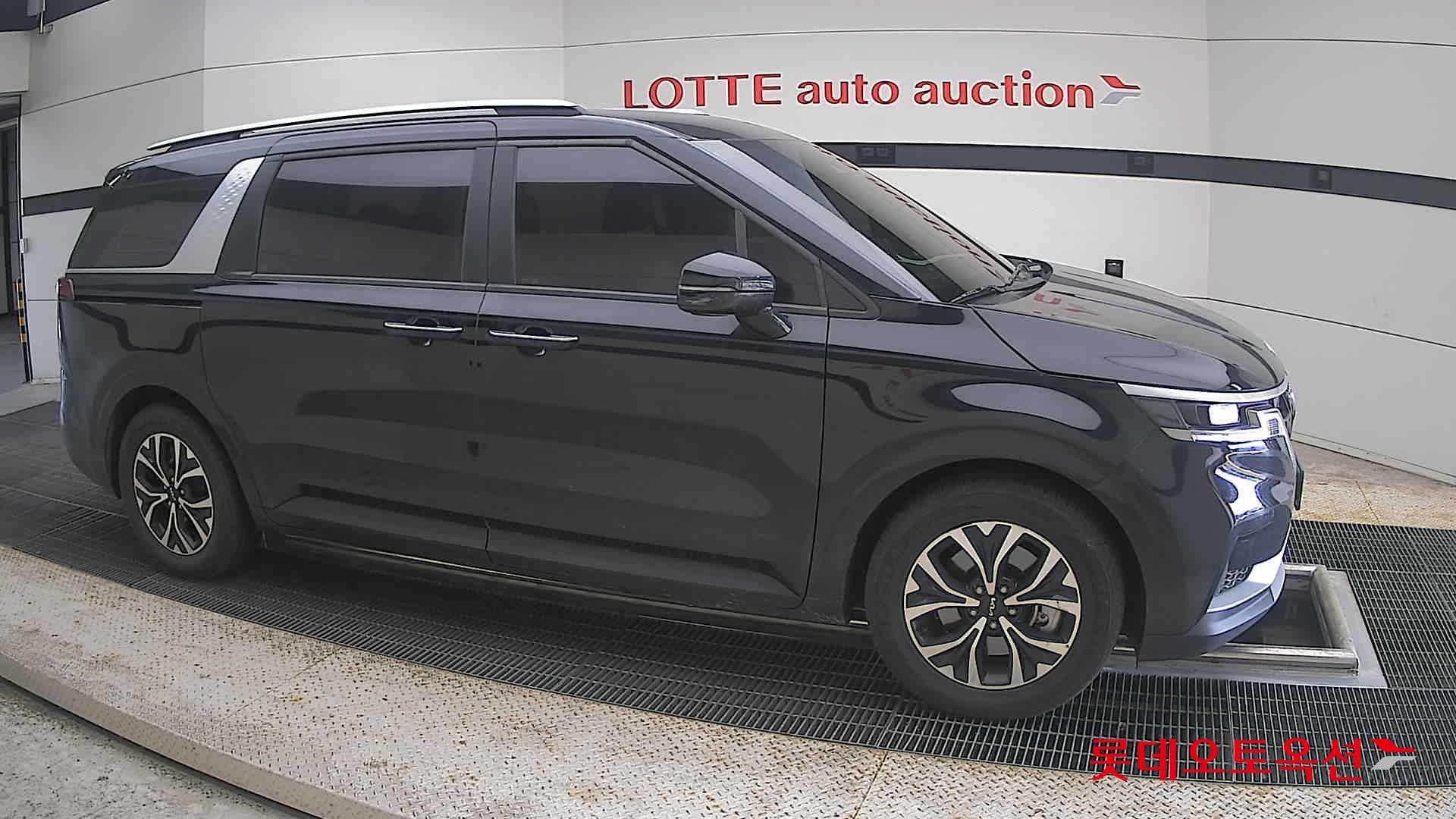 2022 - kia carnival