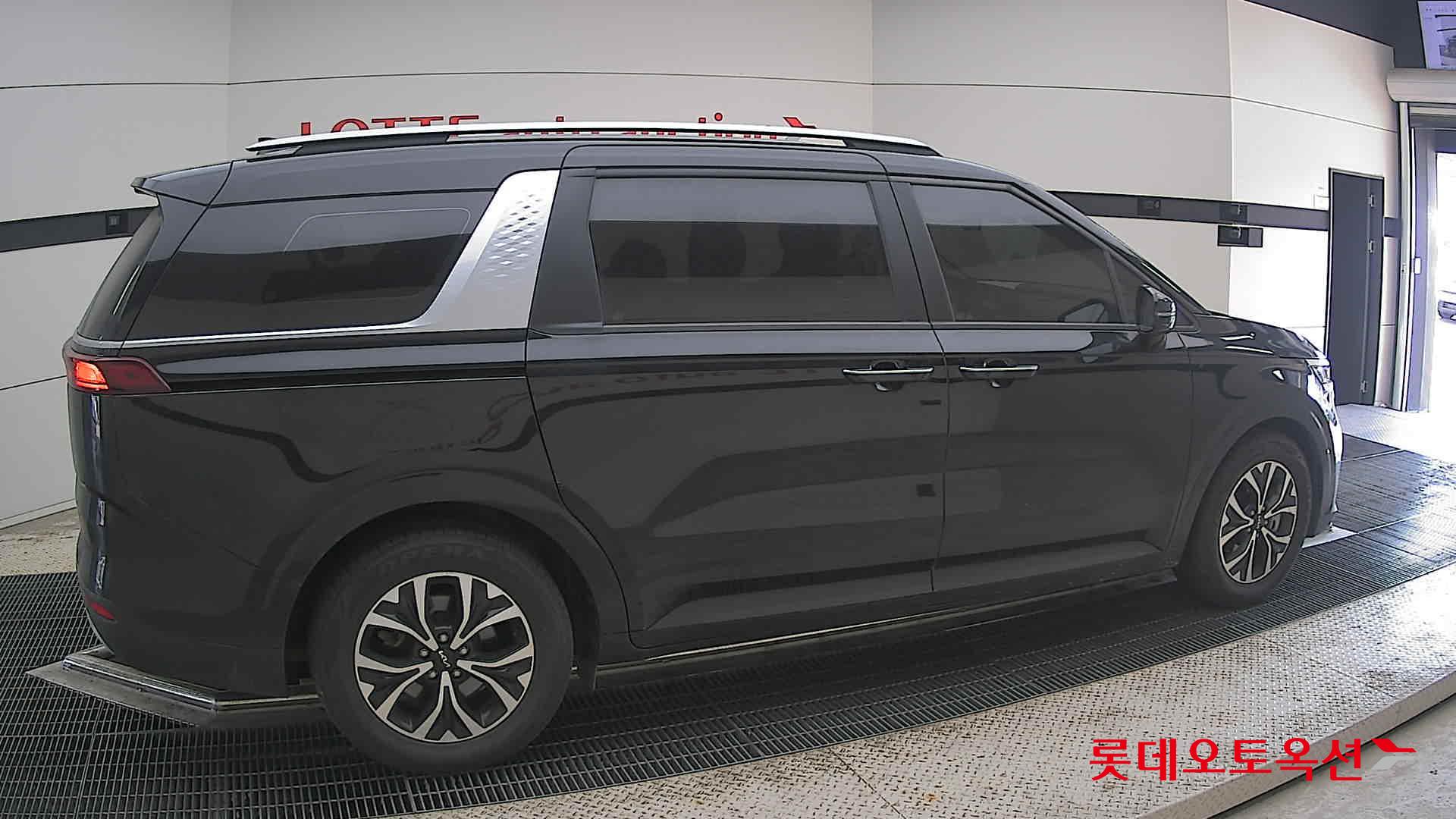 2022 - kia carnival