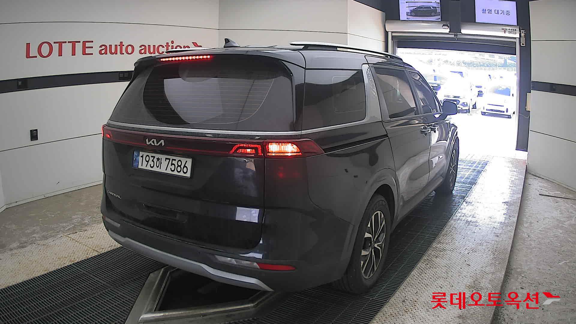 2022 - kia carnival