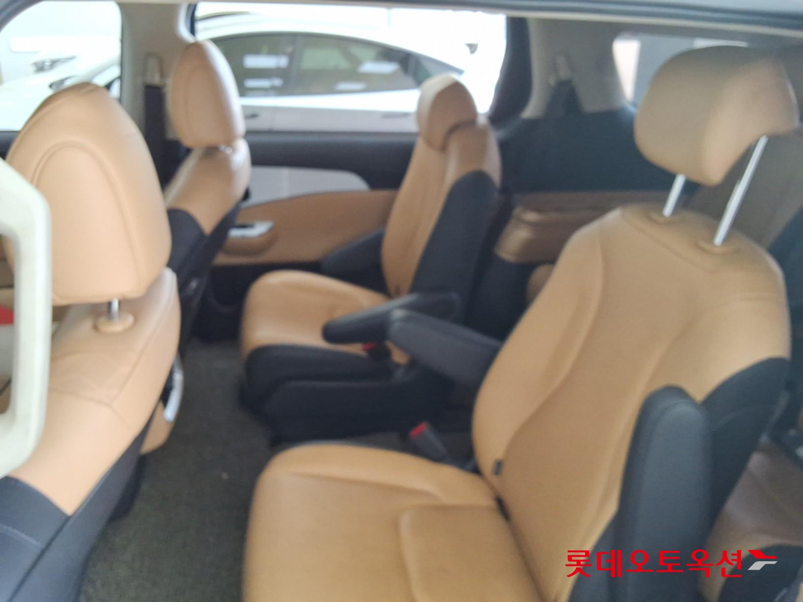 2022 - kia carnival