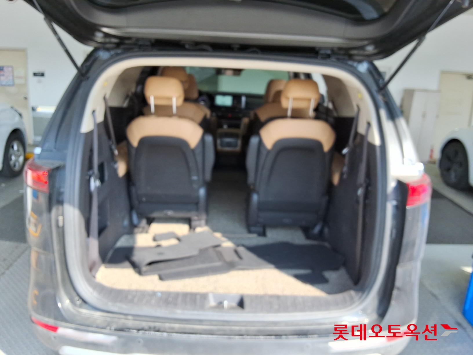 2022 - kia carnival