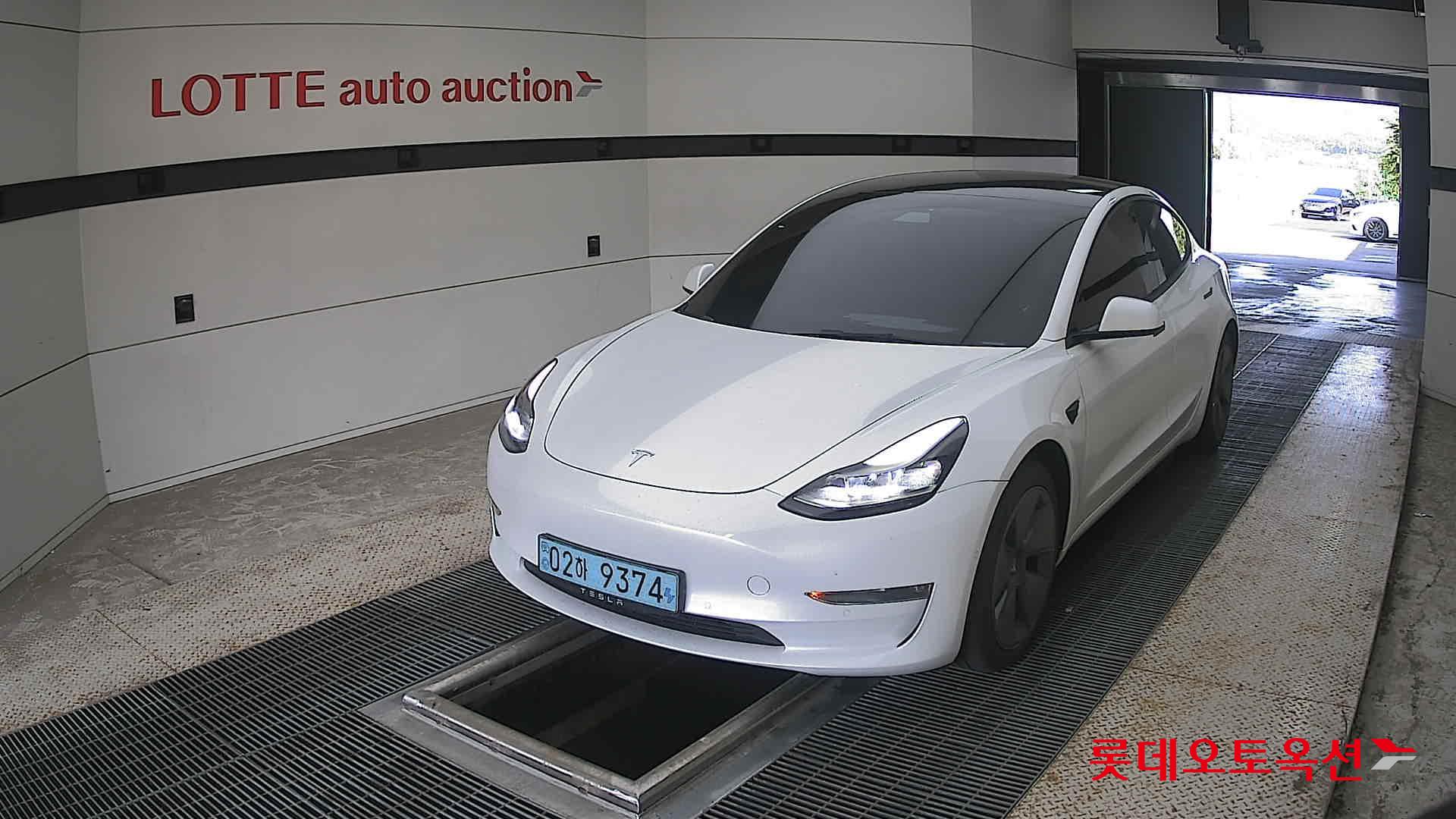 2022 - tesla model 3