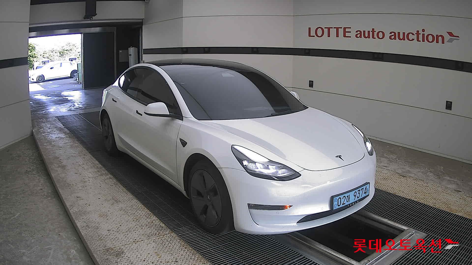 2022 - tesla model 3