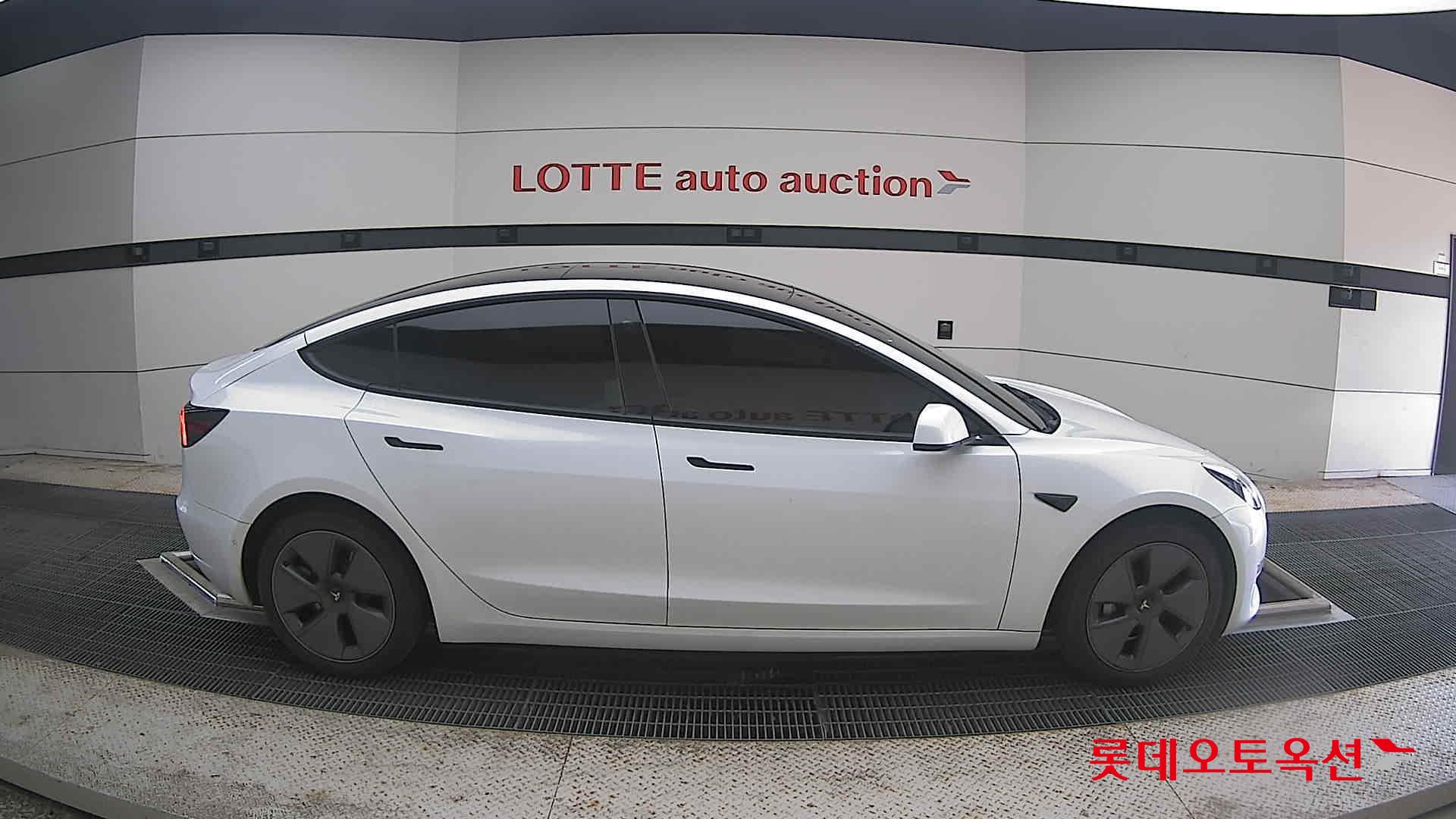 2022 - tesla model 3