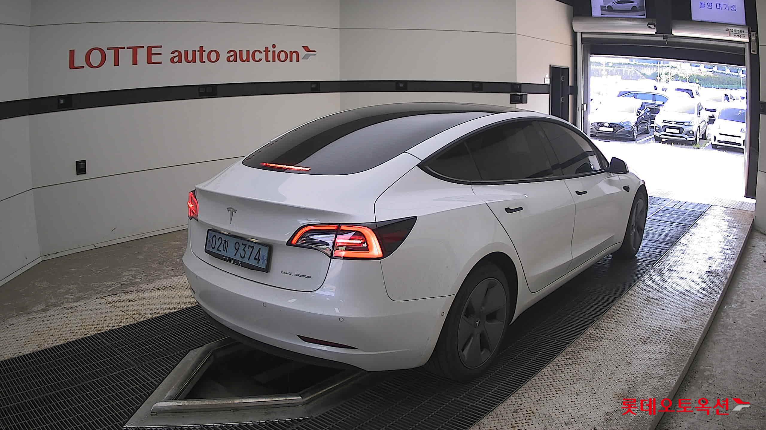 2022 - tesla model 3