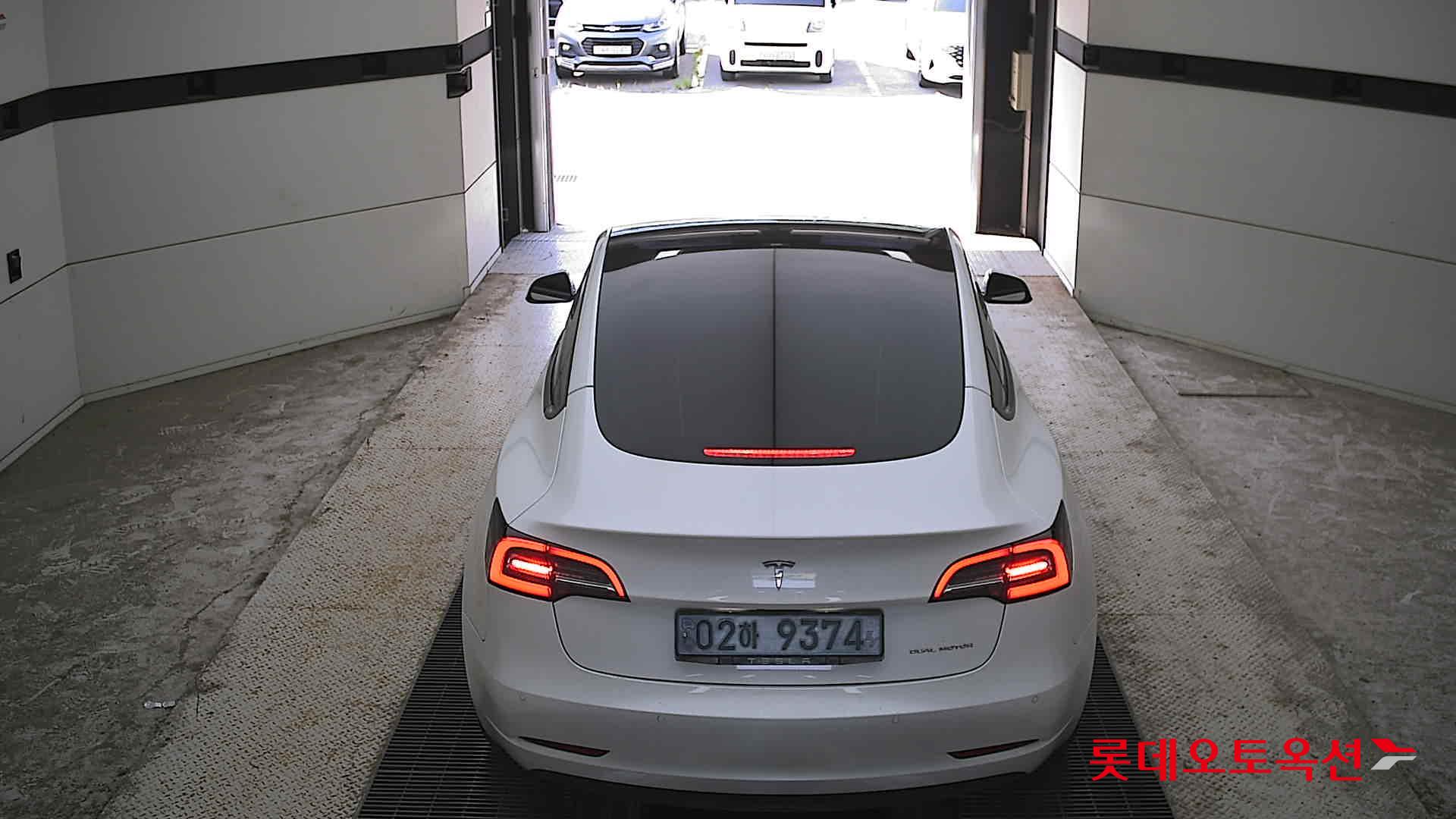 2022 - tesla model 3