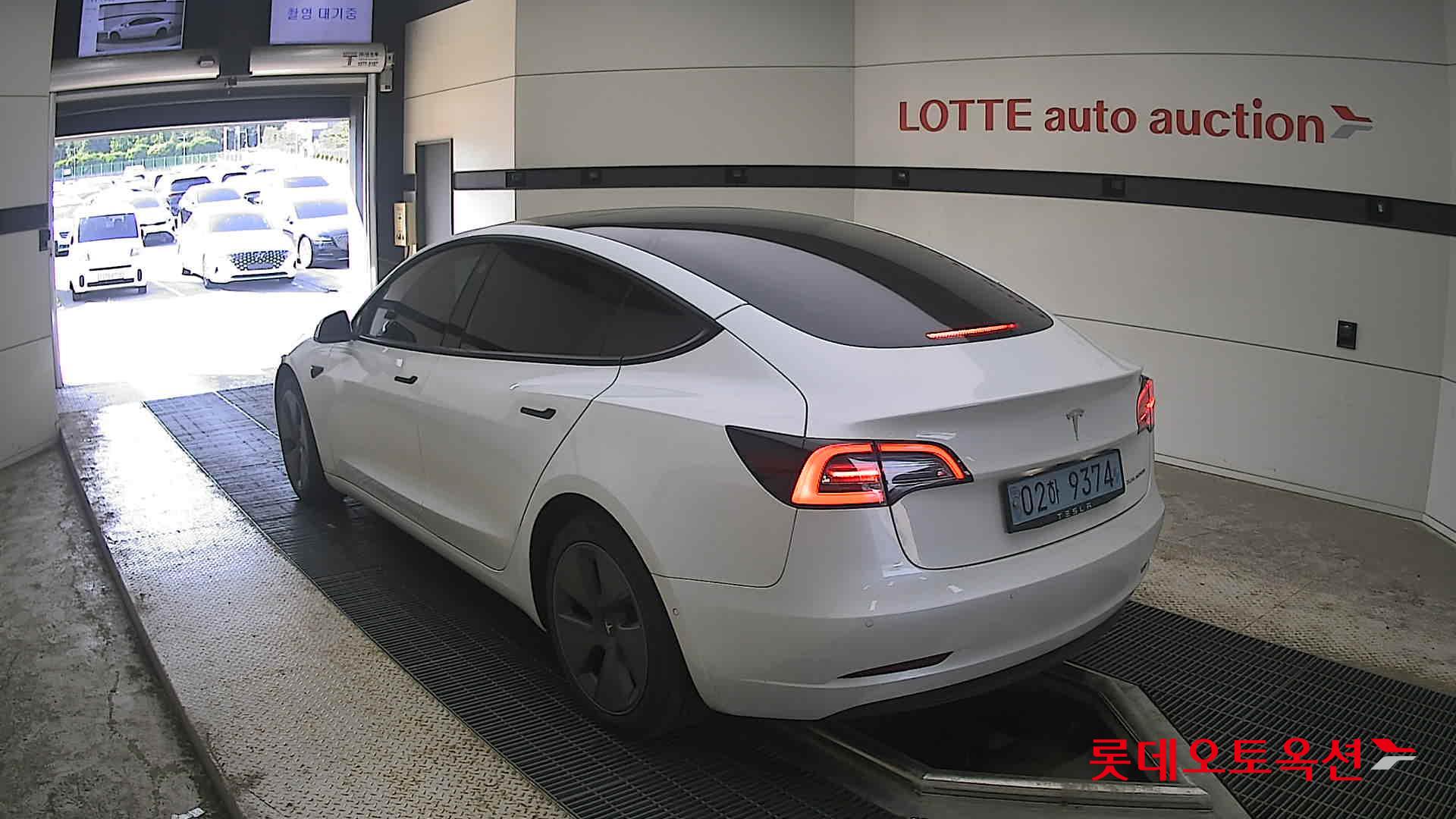 2022 - tesla model 3