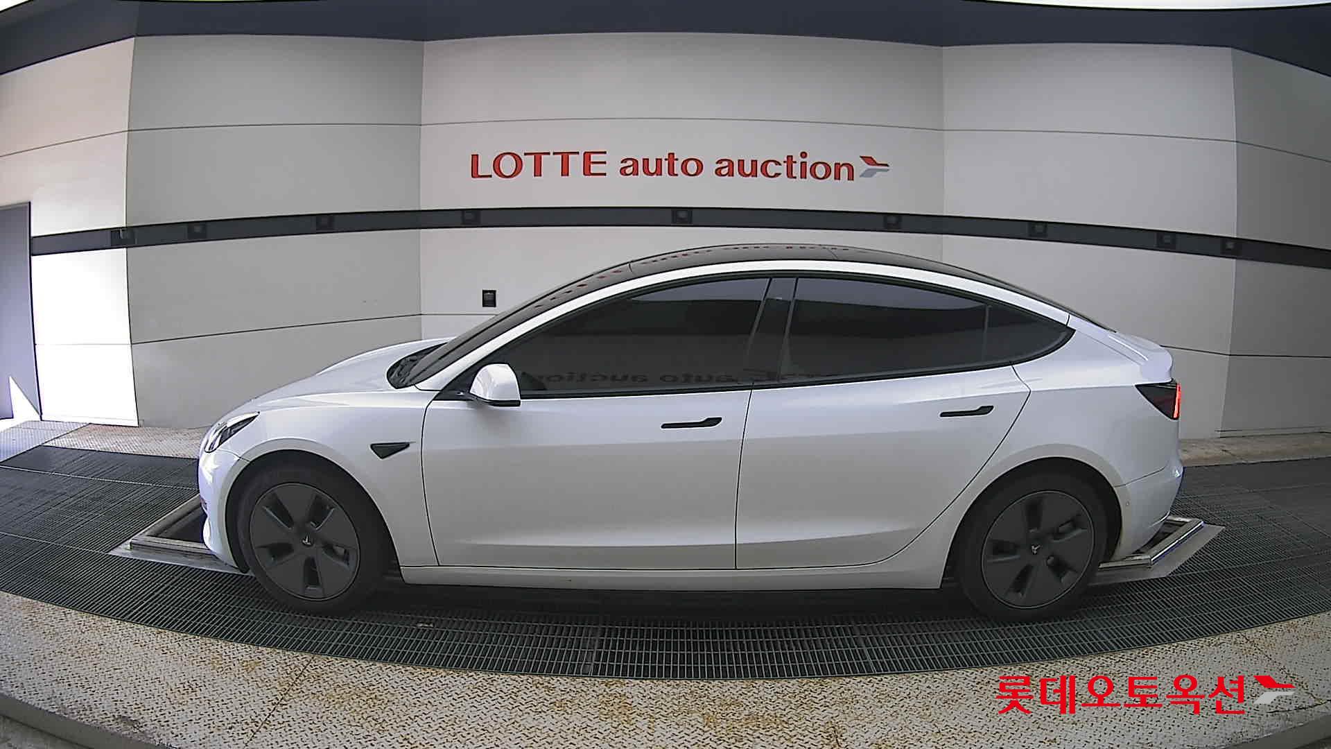 2022 - tesla model 3