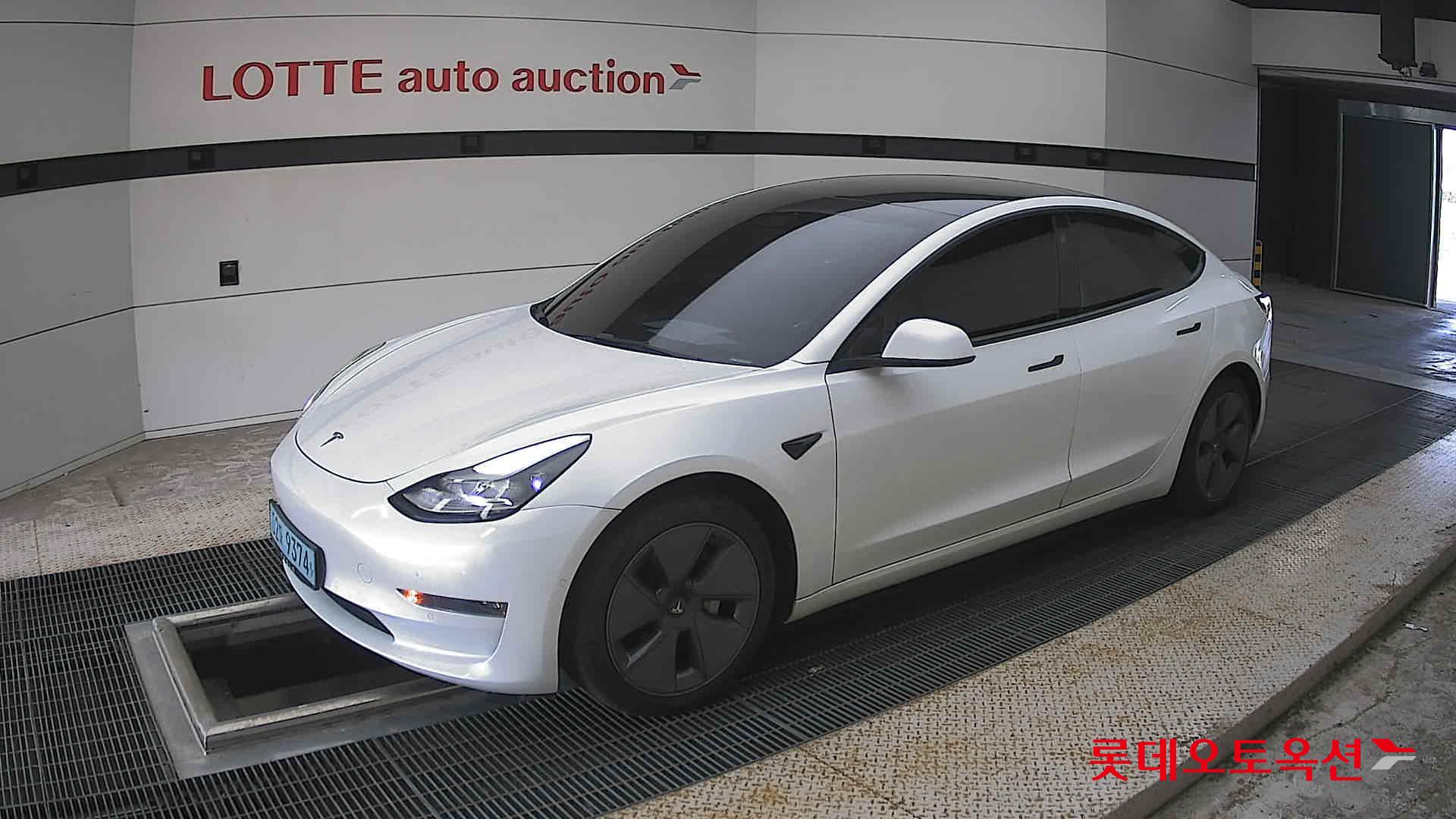 2022 - tesla model 3