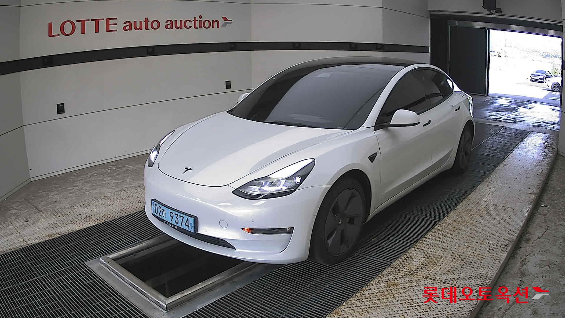 2022 - tesla model 3