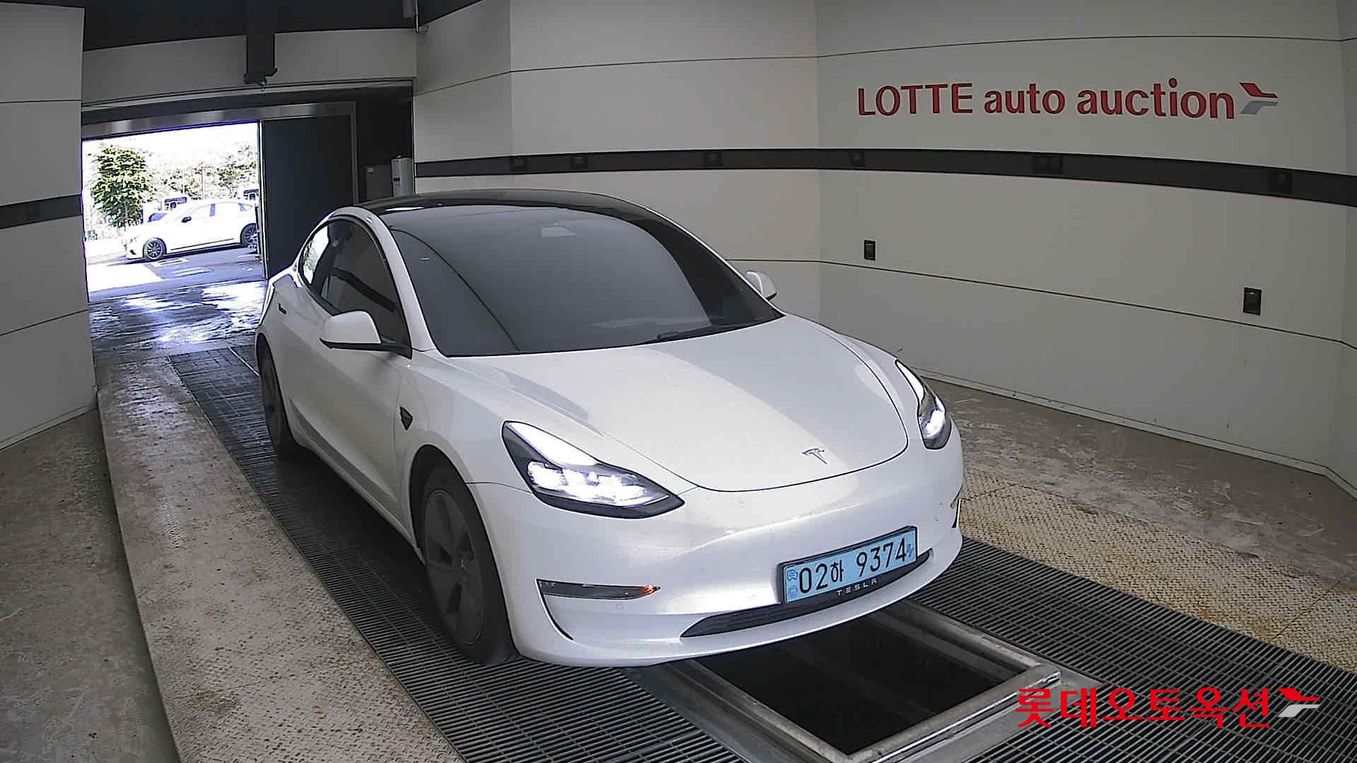 2022 - tesla model 3