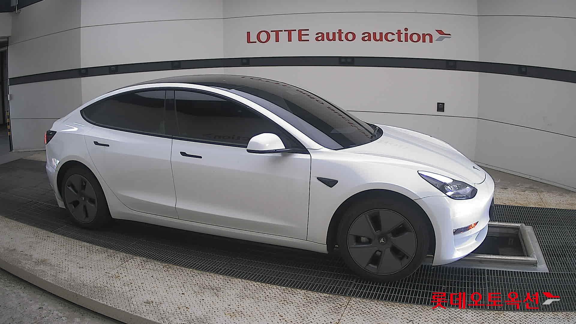 2022 - tesla model 3