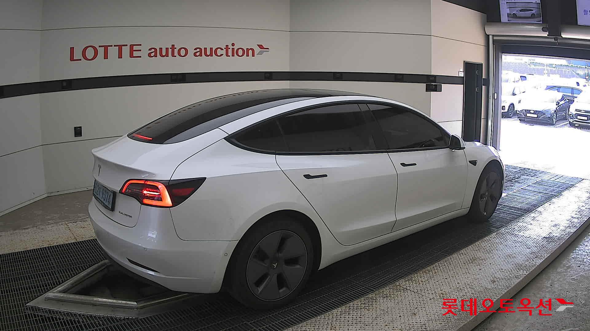 2022 - tesla model 3