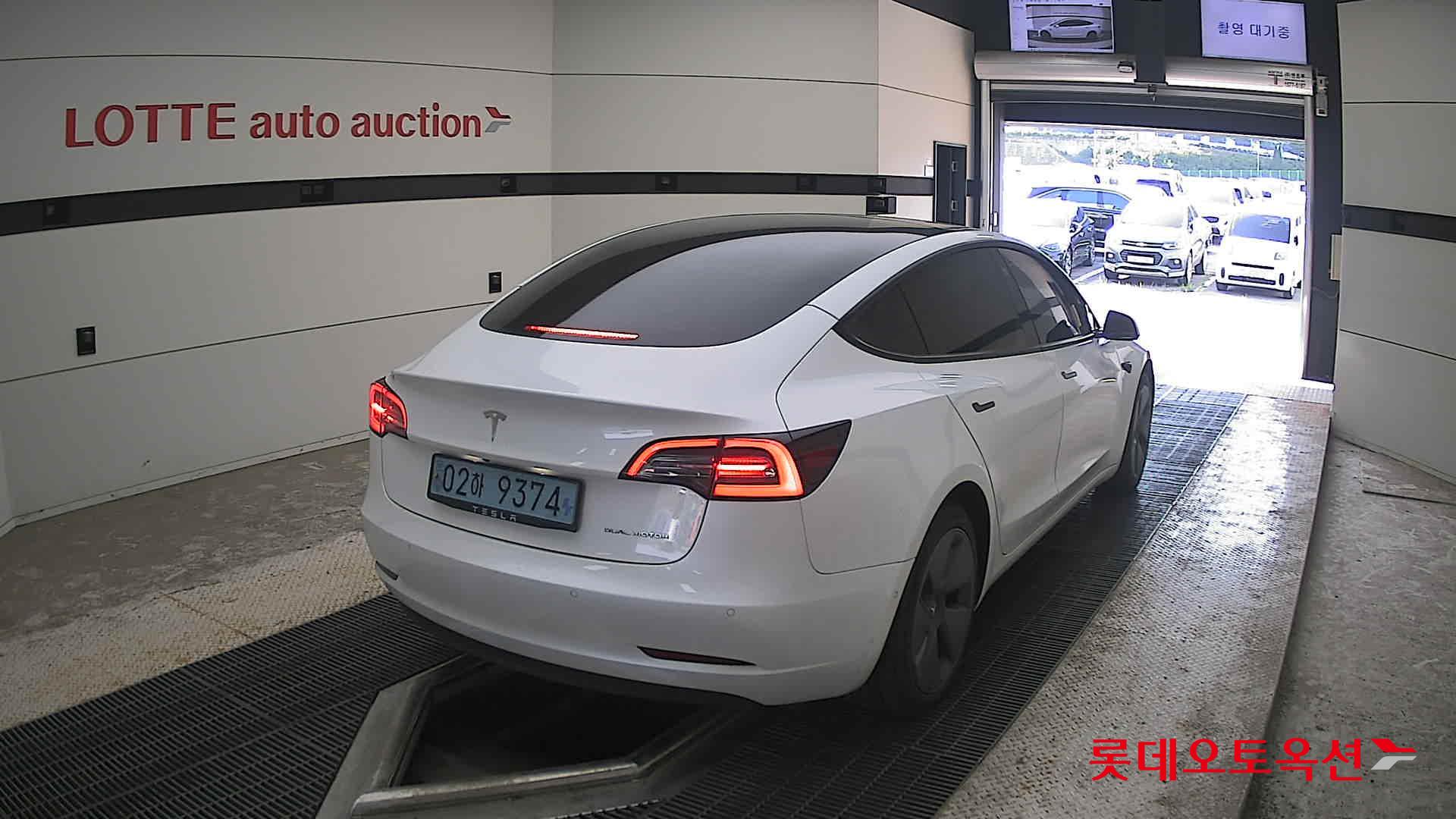 2022 - tesla model 3