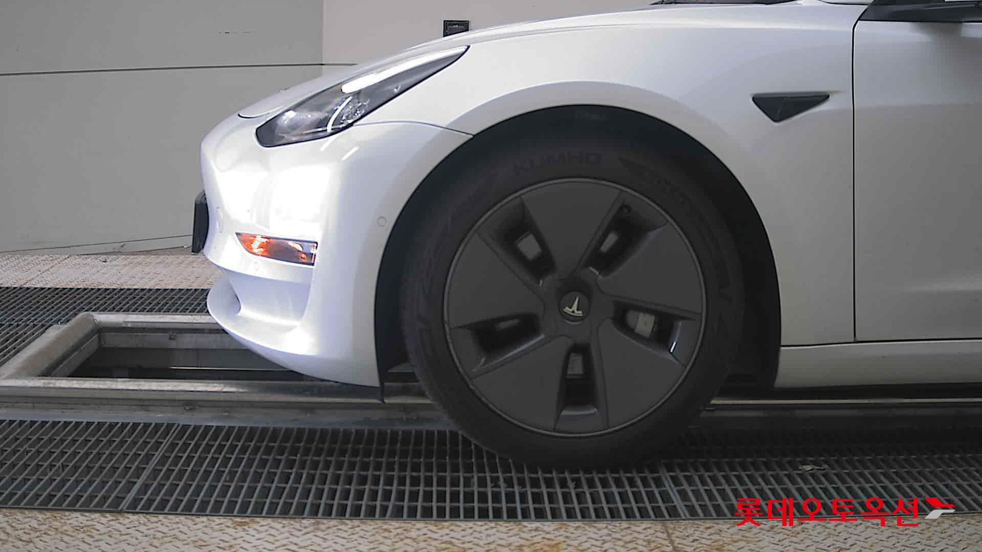 2022 - tesla model 3