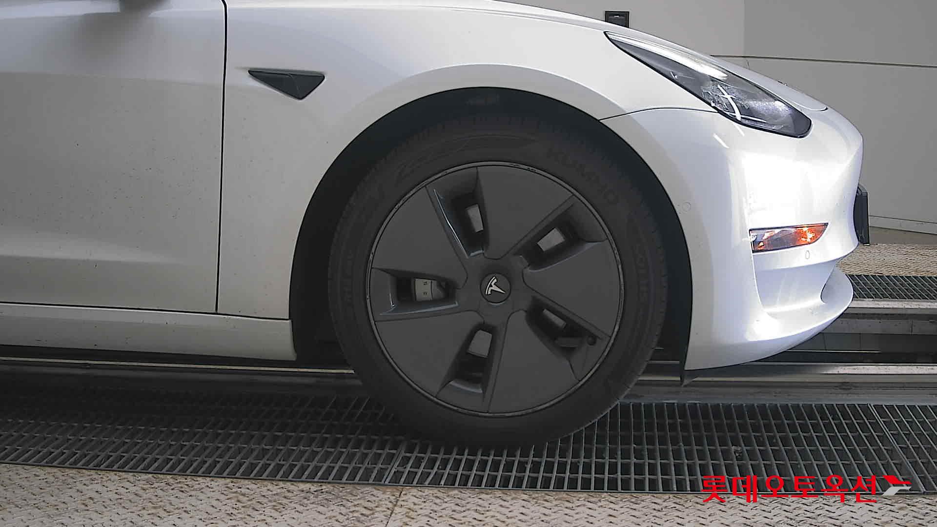 2022 - tesla model 3