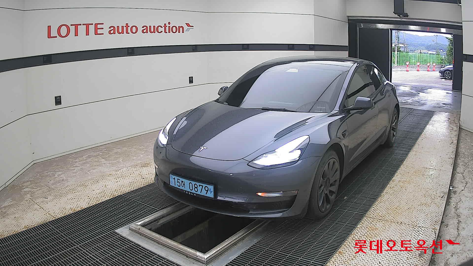 2022 - tesla model 3
