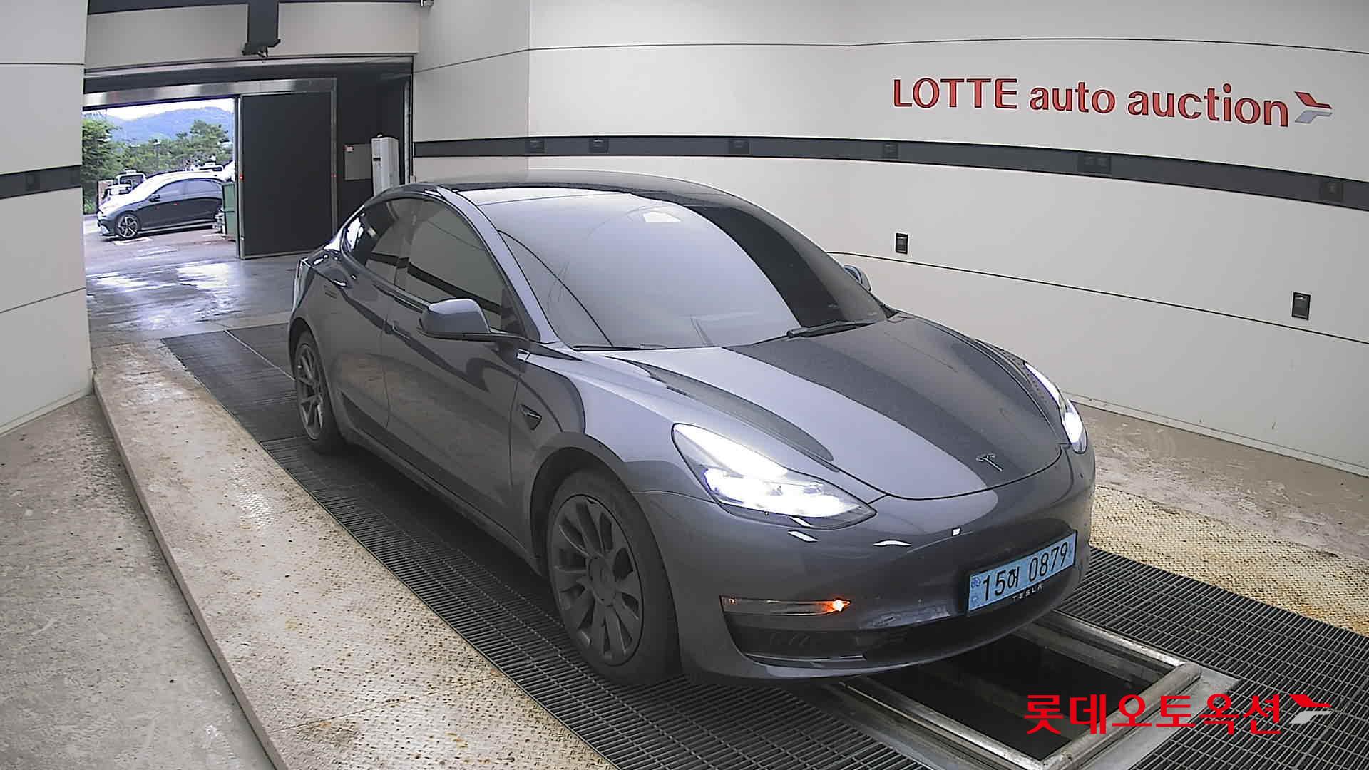 2022 - tesla model 3