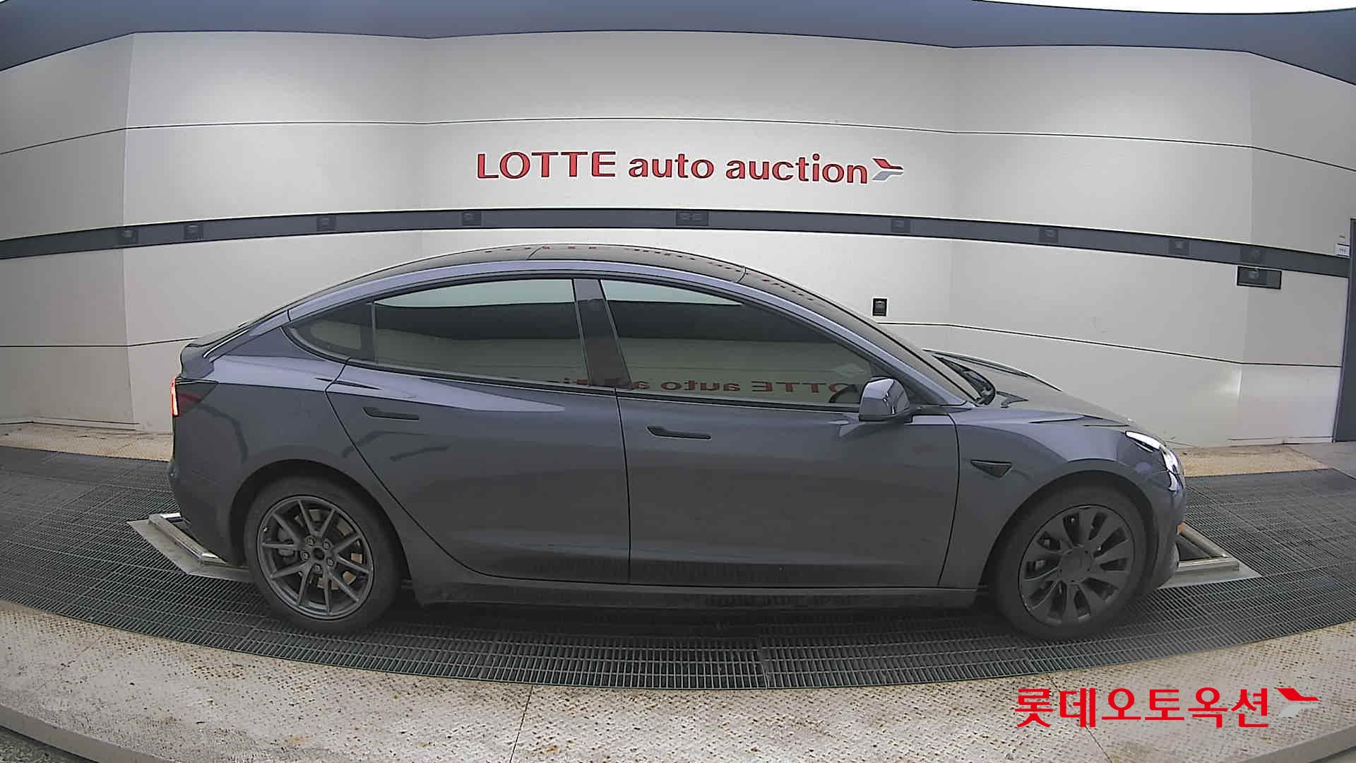 2022 - tesla model 3