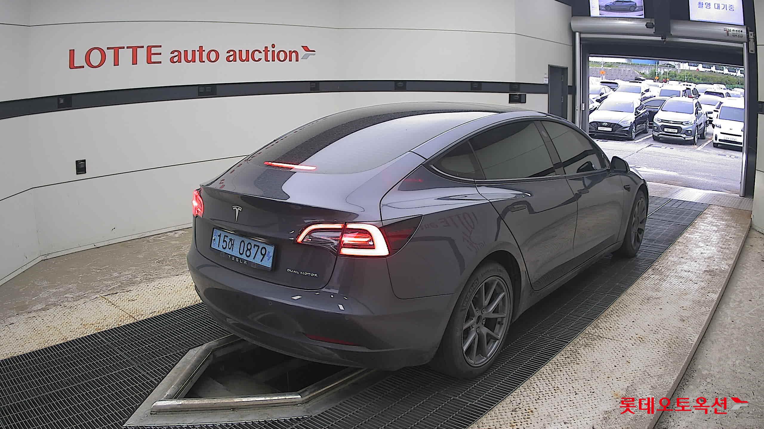 2022 - tesla model 3