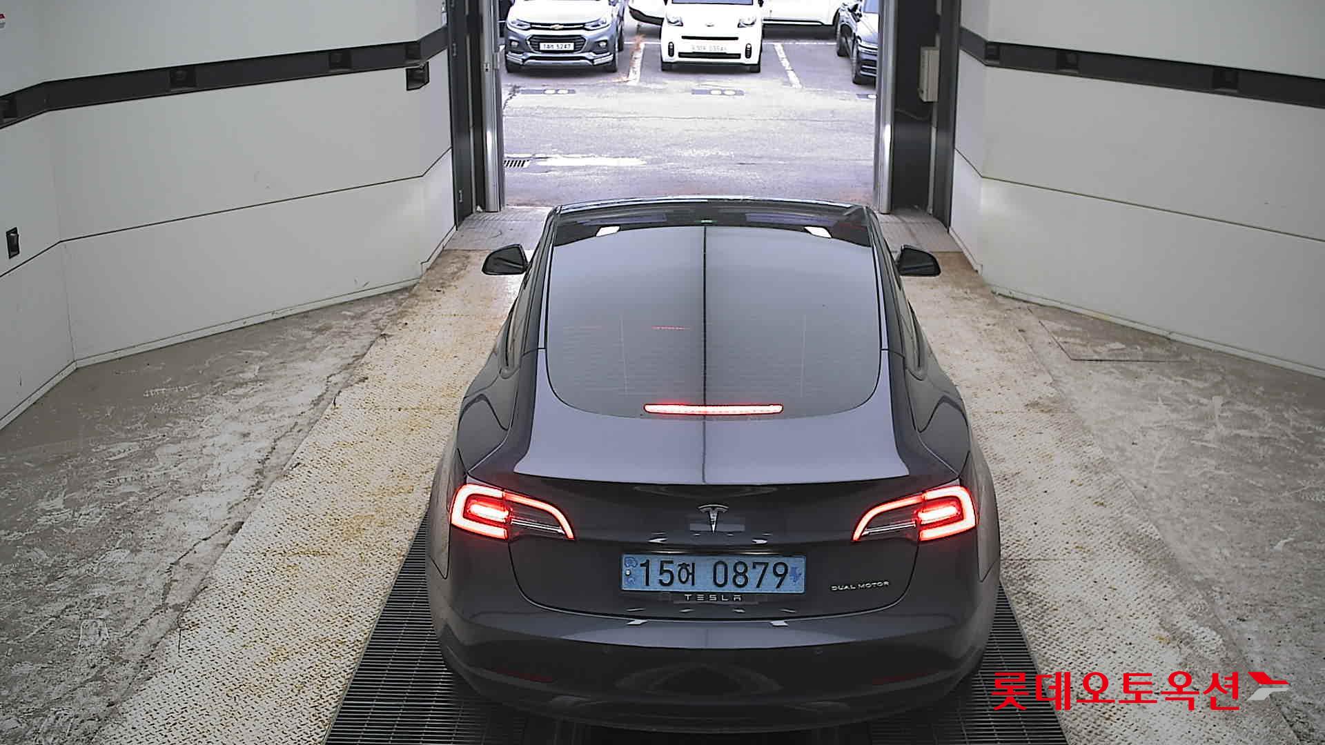 2022 - tesla model 3