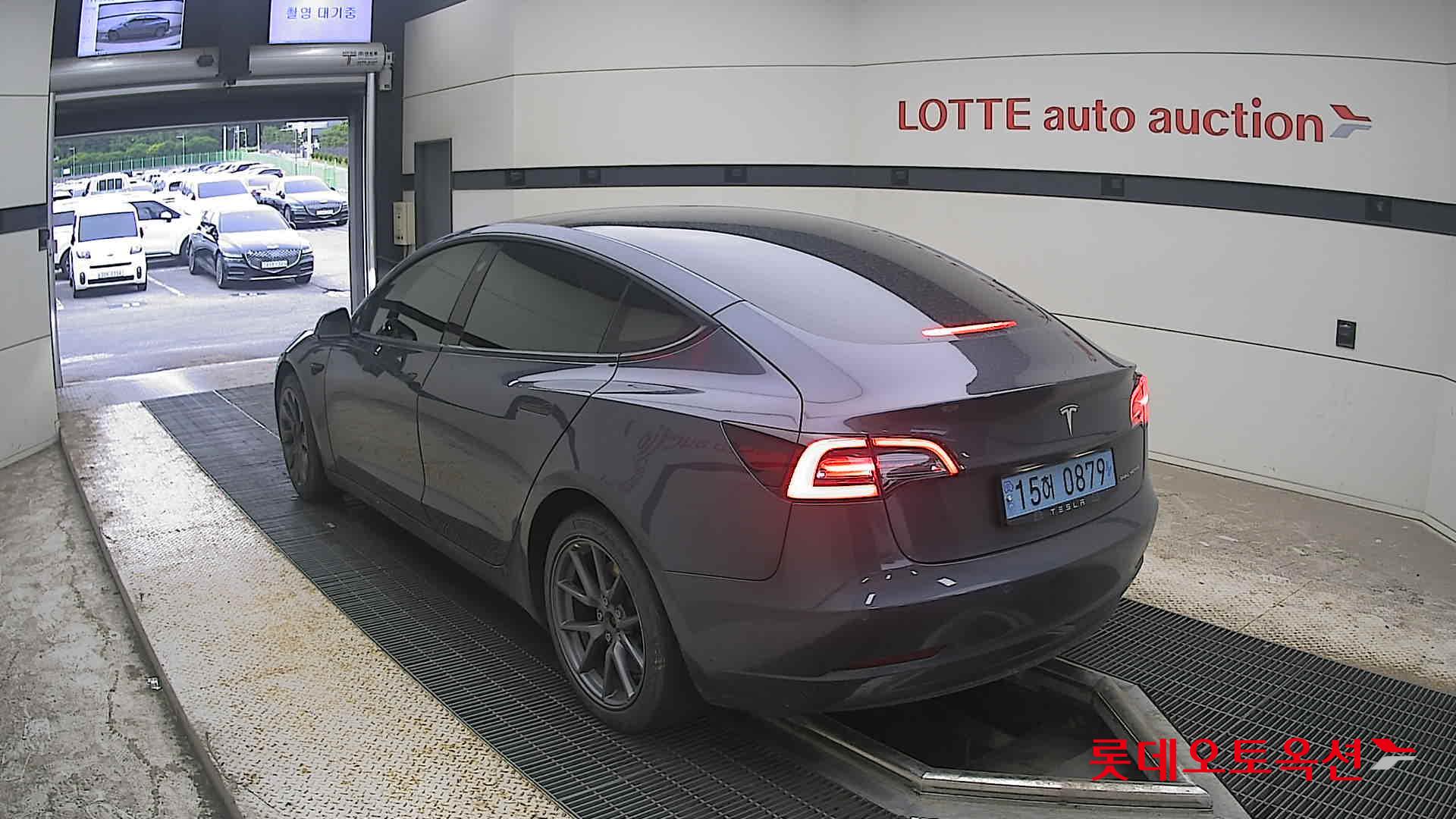 2022 - tesla model 3