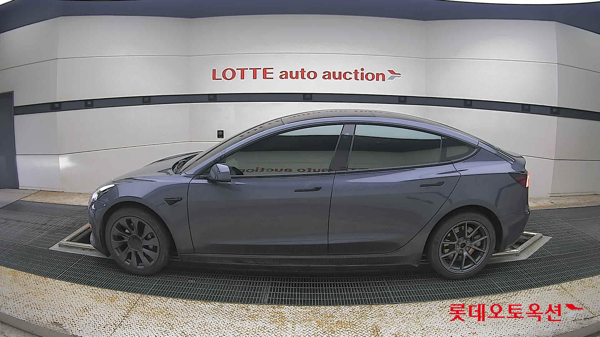 2022 - tesla model 3
