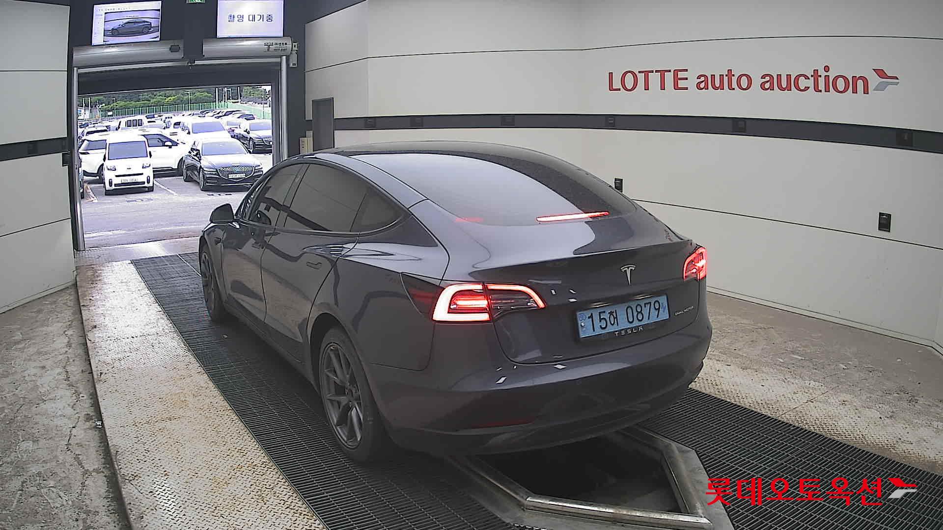 2022 - tesla model 3
