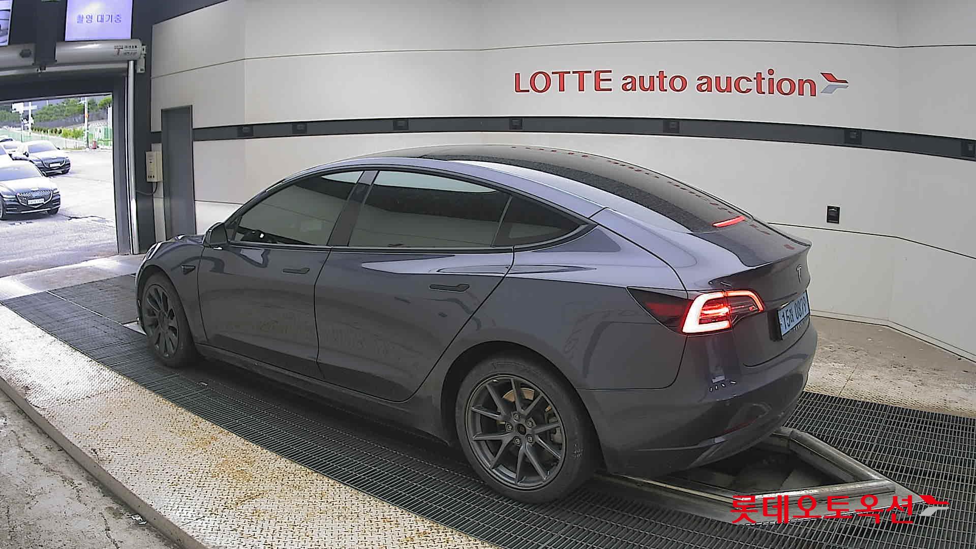 2022 - tesla model 3